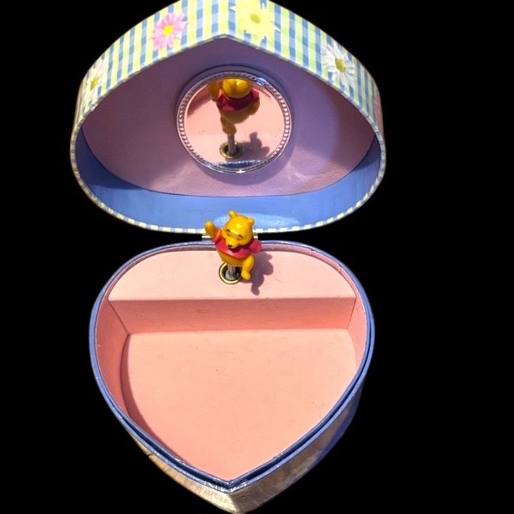 Winnie the Pooh Heart-Shaped Jewelry Music Box - Picture 4 of 14